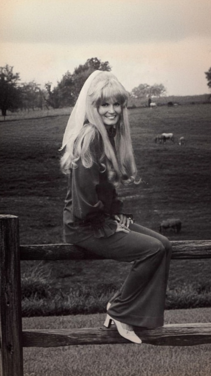 Lynn Anderson’s ‘(I Never Promised You a) Rose Garden’ Blossoms into a 1970 Cross-Genre Sensation